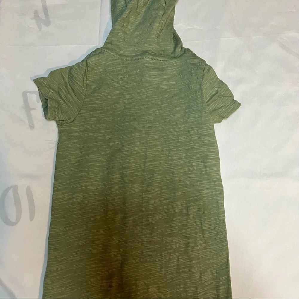 Carter’s Green Short Sleeve Dinosaur Jumpsuit in Size 9 Months